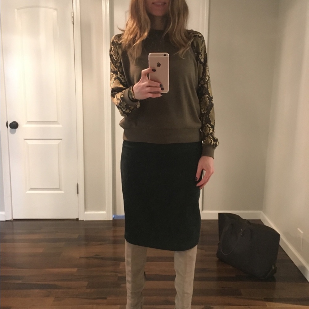 BCBG emerald green stretch pencil skirt
